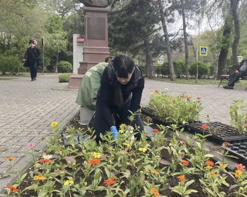 Игорь Редькин: Около 30 тысяч единиц цветочной рассады мы уже высадили на территории городских парков и скверов Игорь Редькин: Около 30 тысяч единиц цветочной рассады мы уже высадили на территории городских парков и скверов