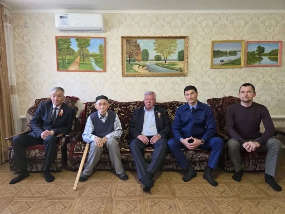В преддверии празднования Дня Победы работники Аксарайской прокуратуры посетили тружеников тыла В преддверии празднования Дня Победы работники Аксарайской прокуратуры посетили тружеников тыла