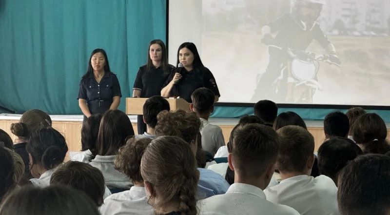 Сотрудники Госавтоинспекции провели для школьников уроки дорожной безопасности Сотрудники Госавтоинспекции провели для школьников уроки дорожной безопасности