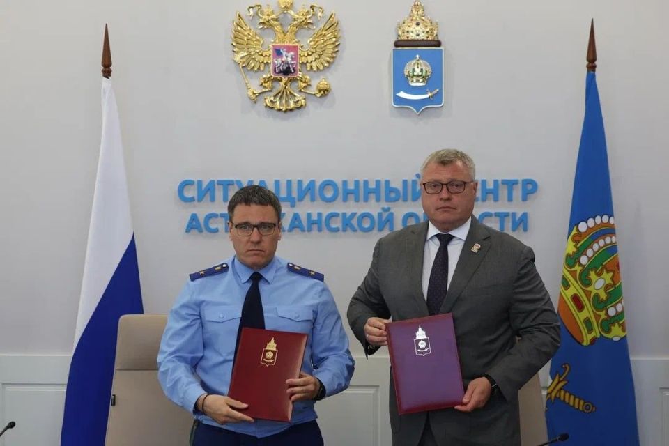 Губернатор Игорь Бабушкин и прокурор Астраханской области Александр Гулягин подписали соглашение о взаимодействии в сфере правотворческой деятельности