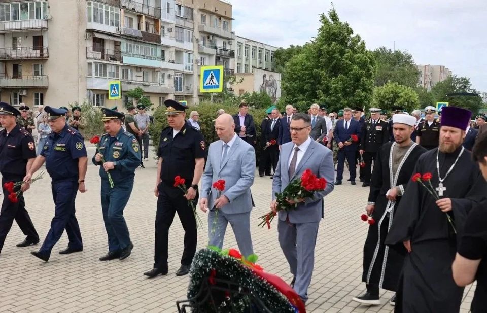 Сегодня в Астрахани состоялось торжественное мероприятие в честь 108-й годовщины образования Пограничной службы ФСБ России Сегодня в Астрахани состоялось торжественное мероприятие в честь 108-й годовщины образования Пограничной службы ФСБ России