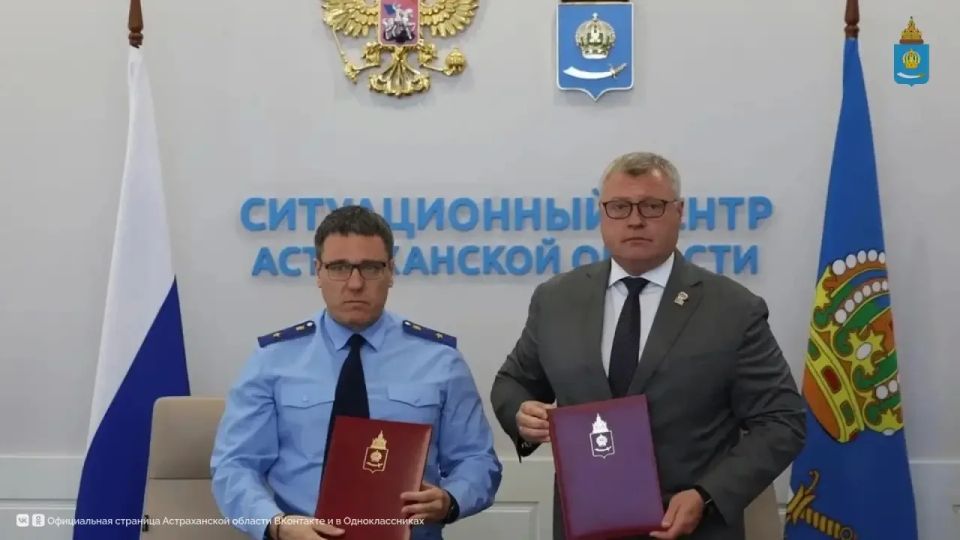 Губернатор Игорь Бабушкин и прокурор Астраханской области Александр Гулягин подписали соглашение о взаимодействии в сфере правотворческой деятельности Губернатор Игорь Бабушкин и прокурор Астраханской области Александр Гулягин подписали соглашение о взаимодействии в сфере правотворческой деятельности