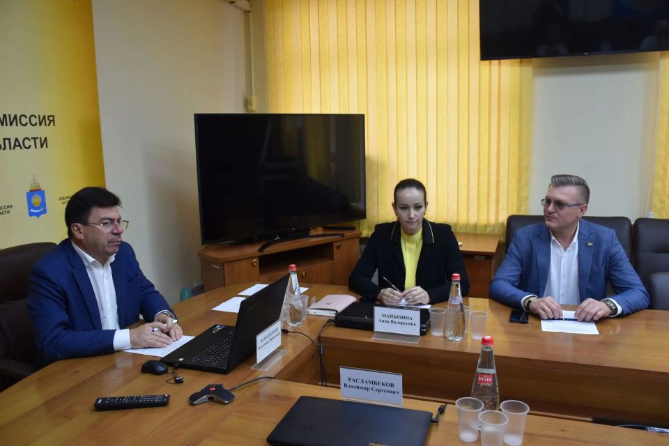 Сегодня состоялось совещание с представителями политических партий, посвященное их участию в выборах депутатов Государственной Думы Федерального Собрания Российской Федерации девятого созыва и совмещенных с ними выборах... Сегодня состоялось совещание с представителями политических партий, посвященное их участию в выборах депутатов Государственной Думы Федерального Собрания Российской Федерации девятого созыва и совмещенных с ними выборах...