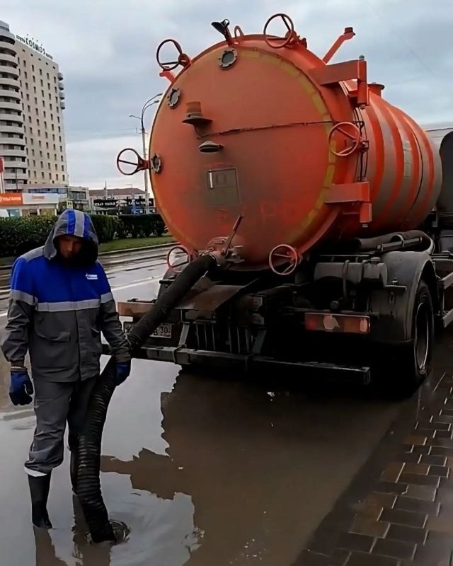 Игорь Редькин: Продолжаем работы по откачке дождевой воды Игорь Редькин: Продолжаем работы по откачке дождевой воды