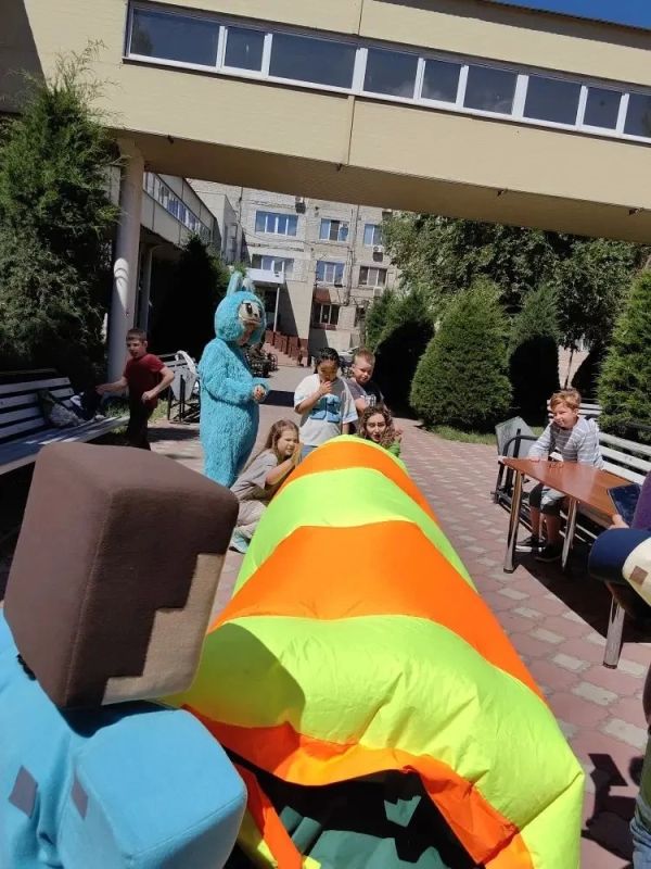 В честь дня защиты детей 1 июня около Административного корпуса № 2 традиционно прошло праздничное мероприятие В честь дня защиты детей 1 июня около Административного корпуса № 2 традиционно прошло праздничное мероприятие