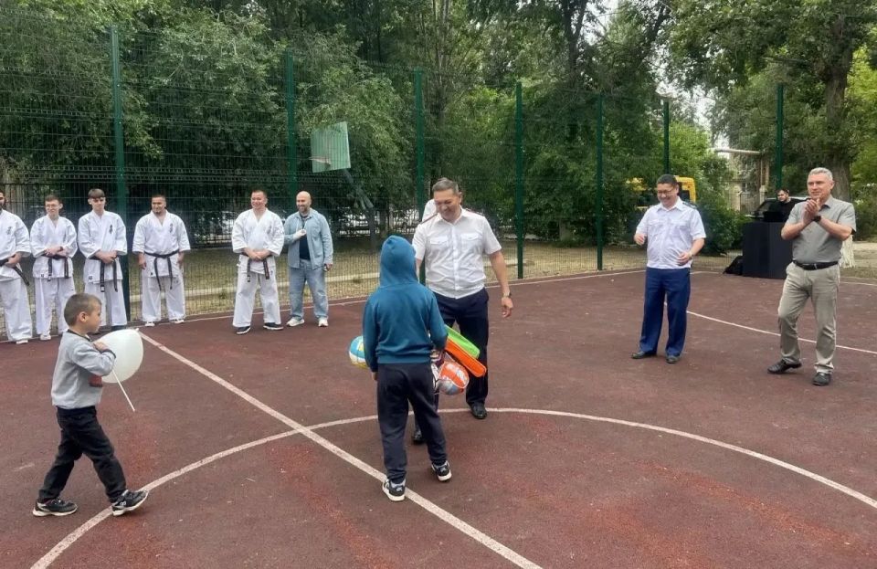Руководитель следственного отдела по Трусовскому району г. Астрахани посетил центр помощи детям «Созвездие» в Международный день защиты детей