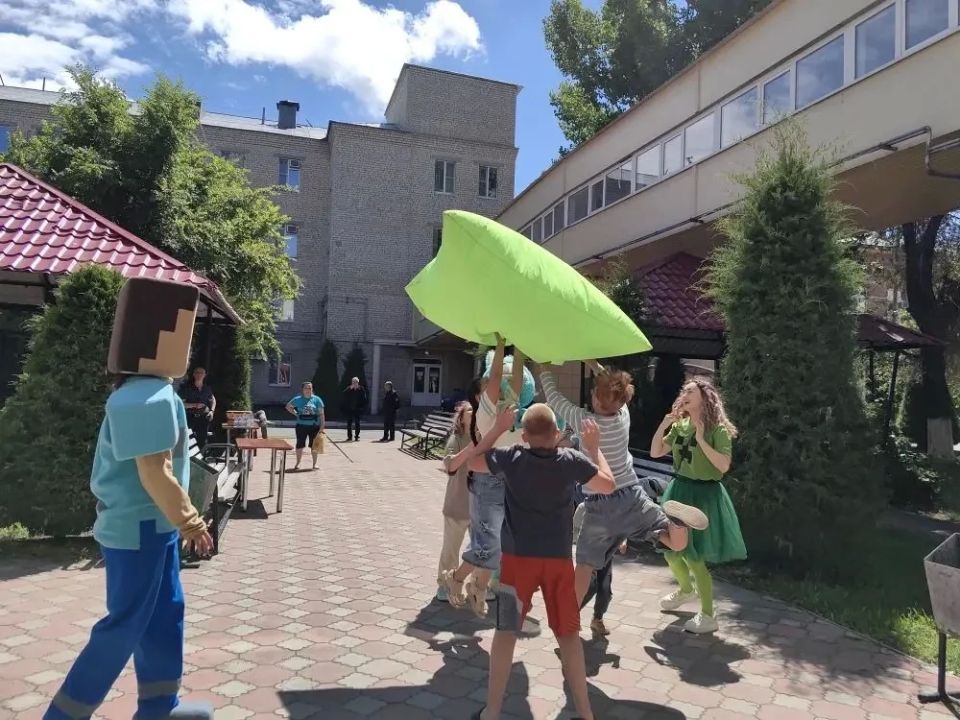 В честь дня защиты детей 1 июня около Административного корпуса № 2 традиционно прошло праздничное мероприятие В честь дня защиты детей 1 июня около Административного корпуса № 2 традиционно прошло праздничное мероприятие