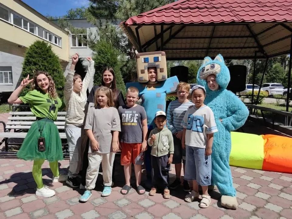 В честь дня защиты детей 1 июня около Административного корпуса № 2 традиционно прошло праздничное мероприятие
