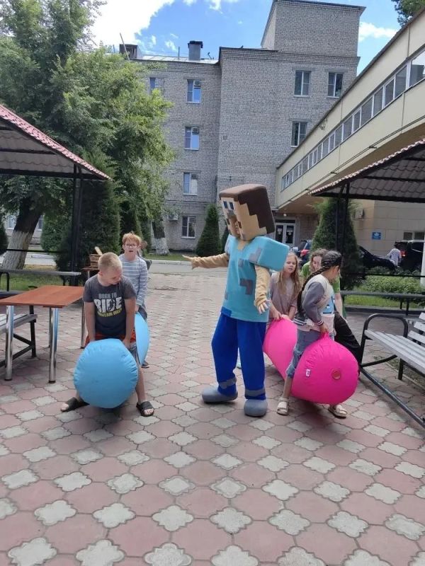 В честь дня защиты детей 1 июня около Административного корпуса № 2 традиционно прошло праздничное мероприятие В честь дня защиты детей 1 июня около Административного корпуса № 2 традиционно прошло праздничное мероприятие