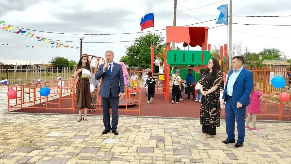 В селе Сергиевка Астраханской области открыли детскую площадку В селе Сергиевка Астраханской области открыли детскую площадку