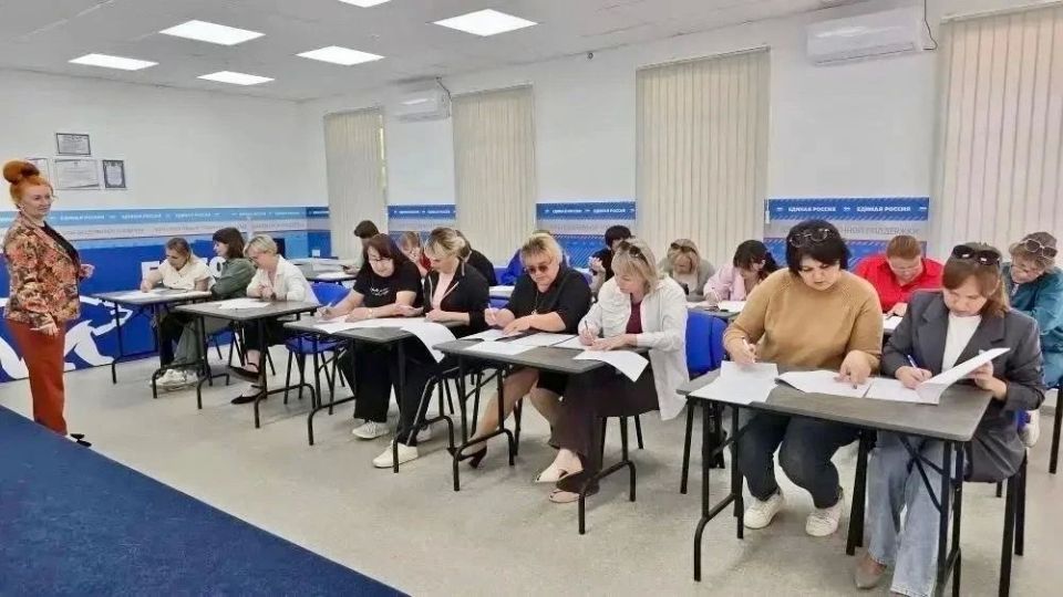 Члены участковых избирательных комиссий Черноярского района присоединились к Всероссийской акции «Аграрный диктант», чтобы проверить свои знания об агропромышленном комплексе страны
