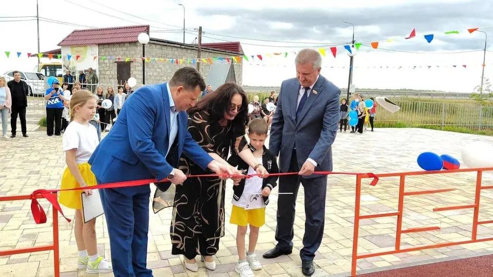 В селе Сергиевка Астраханской области открыли детскую площадку В селе Сергиевка Астраханской области открыли детскую площадку