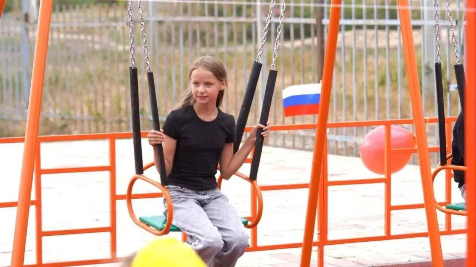 В селе Сергиевка Астраханской области открыли детскую площадку В селе Сергиевка Астраханской области открыли детскую площадку