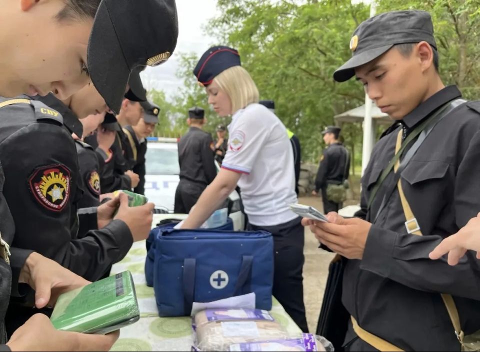 Суворовцы узнали о специфике работы сотрудников ГИБДД и кинологов Суворовцы узнали о специфике работы сотрудников ГИБДД и кинологов