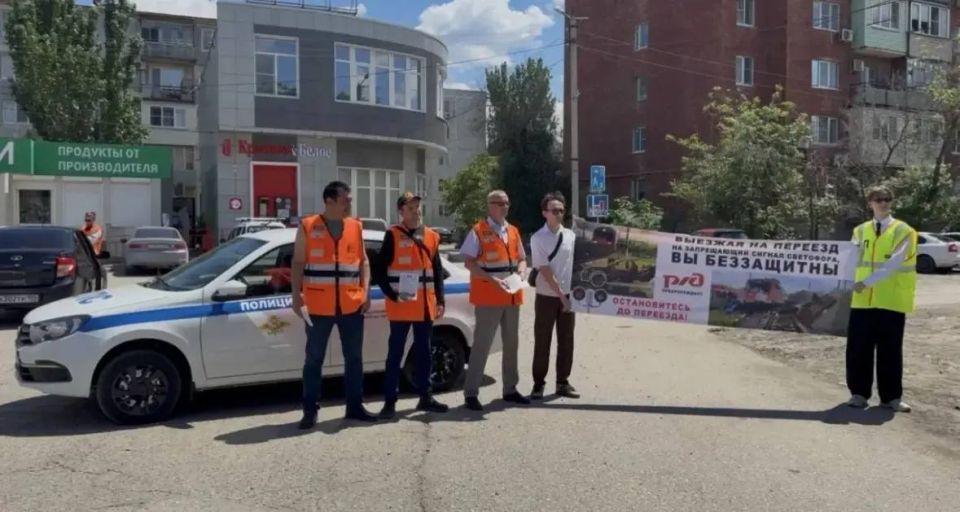 В Международный день привлечения внимания к железнодорожным переездам сотрудники Госавтоинспекции города провели профилактическое мероприятие В Международный день привлечения внимания к железнодорожным переездам сотрудники Госавтоинспекции города провели профилактическое мероприятие