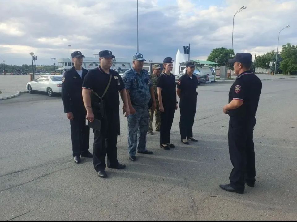 Астраханские полицейские обеспечили охрану общественного порядка во время празднования Дня России Астраханские полицейские обеспечили охрану общественного порядка во время празднования Дня России