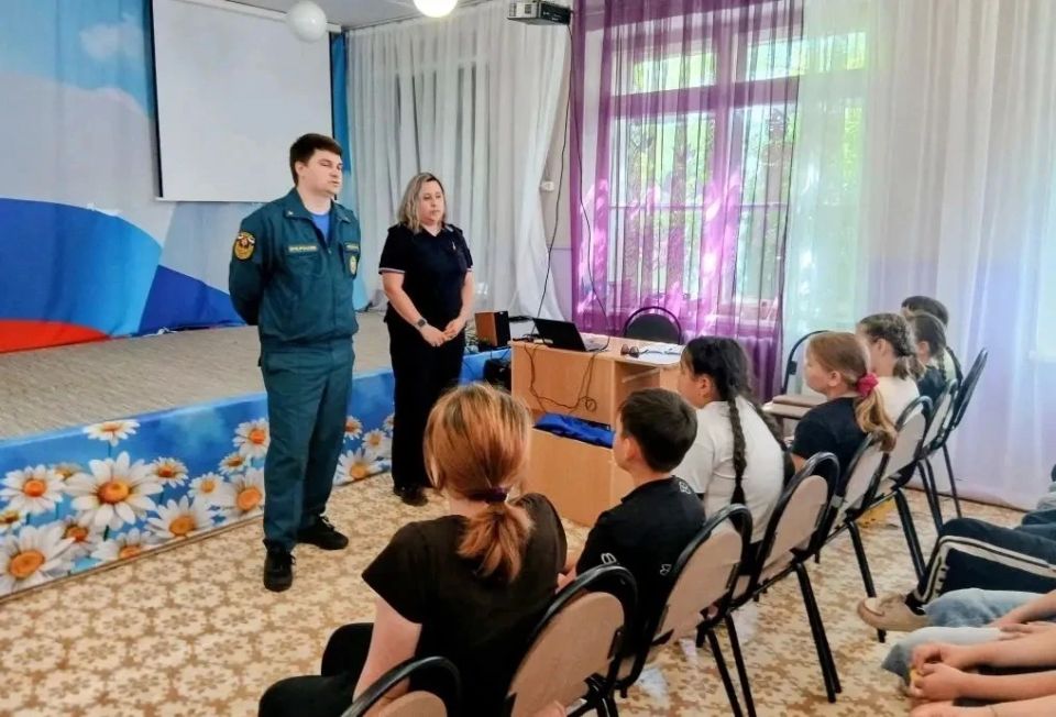 Сотрудники ПДН в летний период проводят профилактические беседы с детьми Сотрудники ПДН в летний период проводят профилактические беседы с детьми