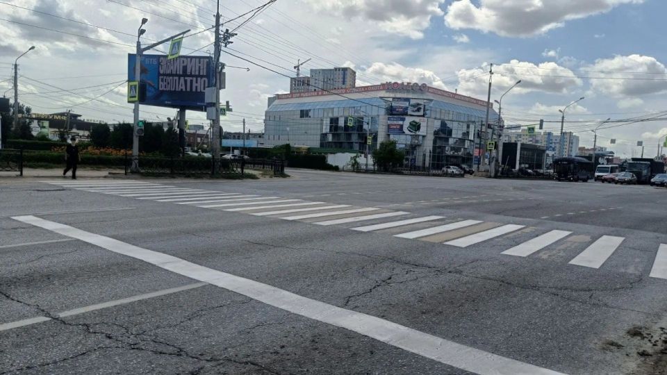 В Астрахани обновляют разметку на аварийных участках В Астрахани обновляют разметку на аварийных участках