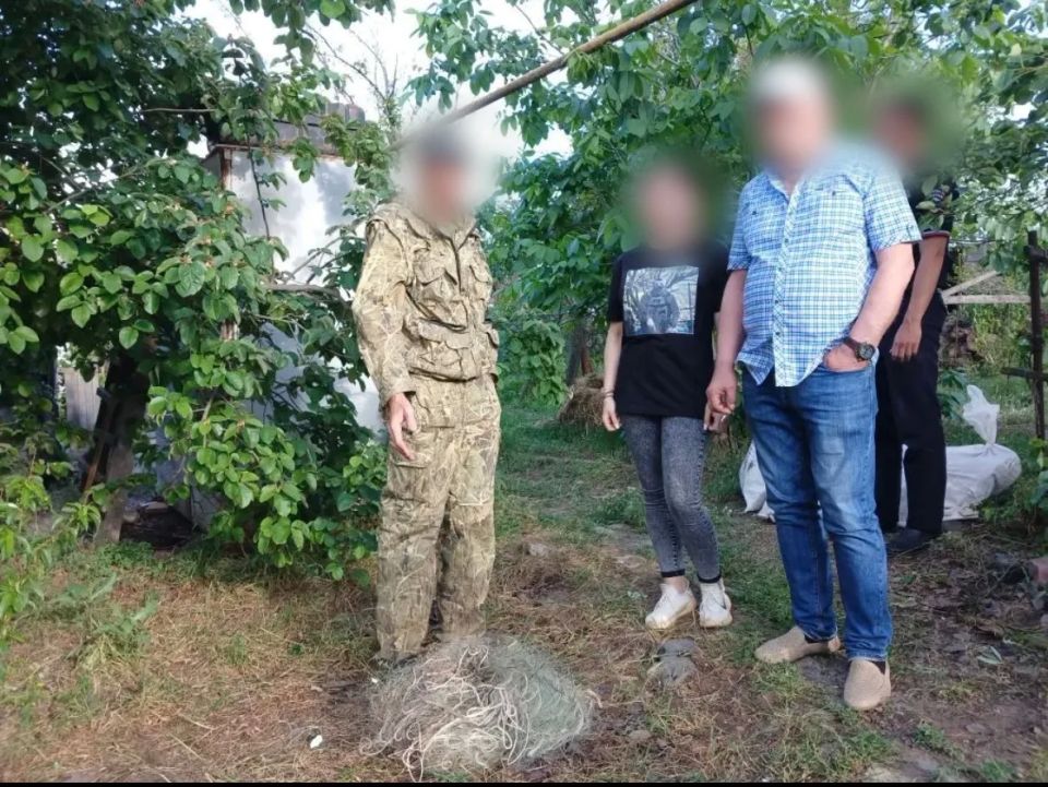 Астраханские полицейские у местного жителя изъяли более 60 краснокнижных рыб и запас наркотических средств Астраханские полицейские у местного жителя изъяли более 60 краснокнижных рыб и запас наркотических средств