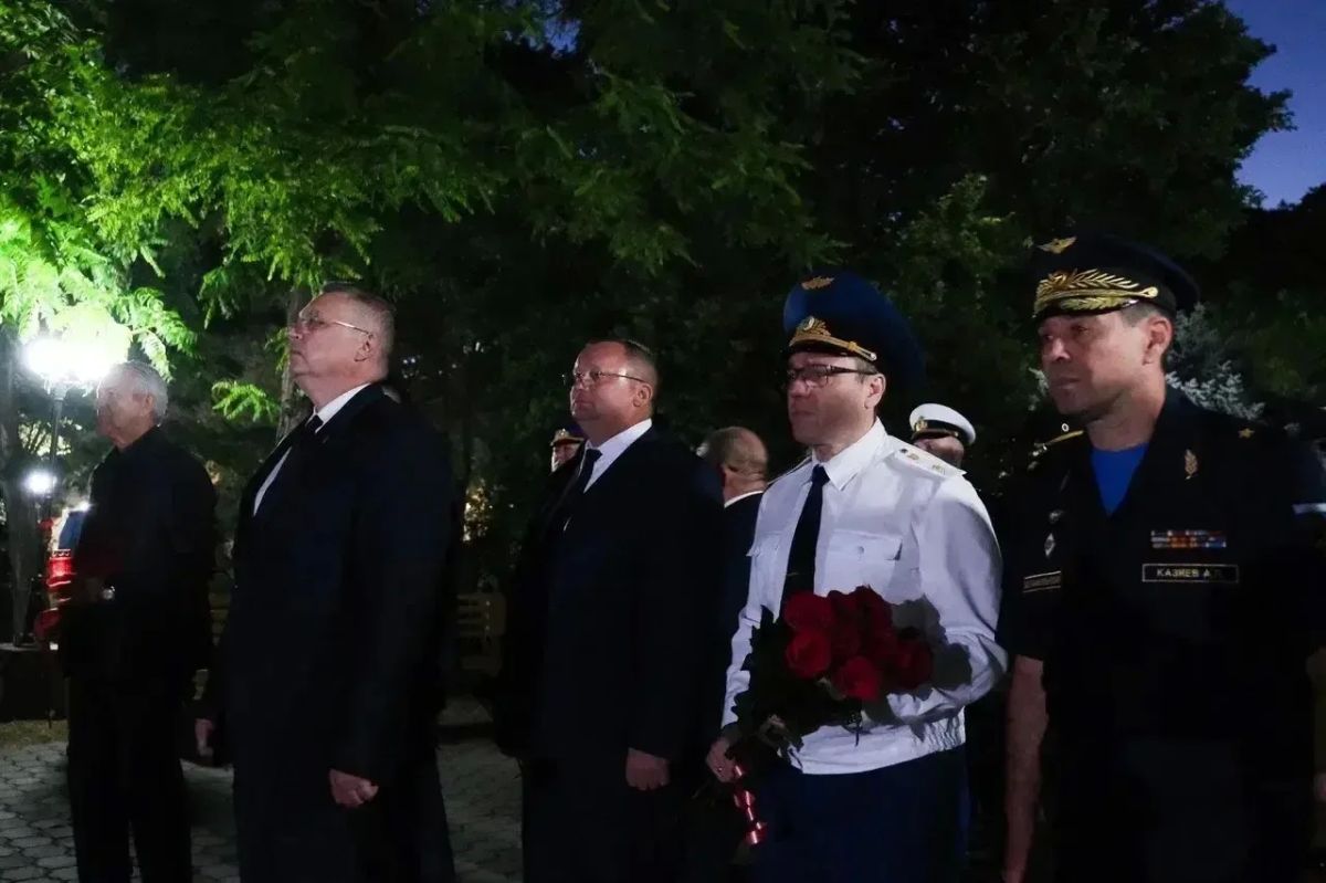 Прокурор Астраханской области Александр Гулягин принял участие в торжественных мероприятиях, посвященных Дню памяти и скорби Прокурор Астраханской области Александр Гулягин принял участие в торжественных мероприятиях, посвященных Дню памяти и скорби