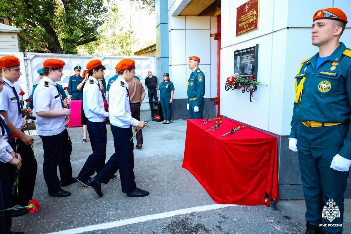 Открытие мемориальной доски, посвящённой погибшему командиру отделения Ильнуру Даирову Открытие мемориальной доски, посвящённой погибшему командиру отделения Ильнуру Даирову