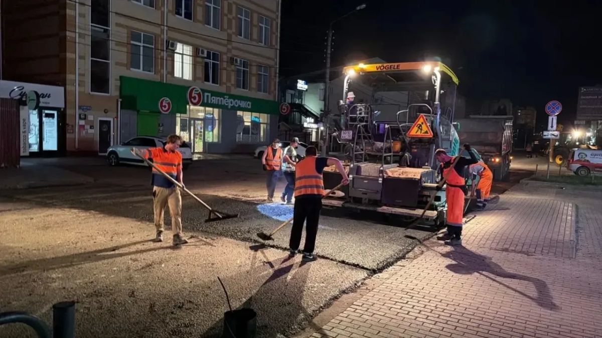 Работы по обновлению городской дорожной сети идут полным ходом Работы по обновлению городской дорожной сети идут полным ходом