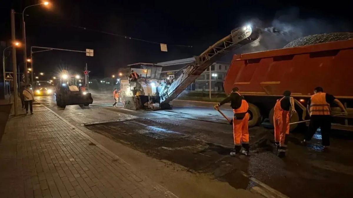 Работы по обновлению городской дорожной сети идут полным ходом Работы по обновлению городской дорожной сети идут полным ходом