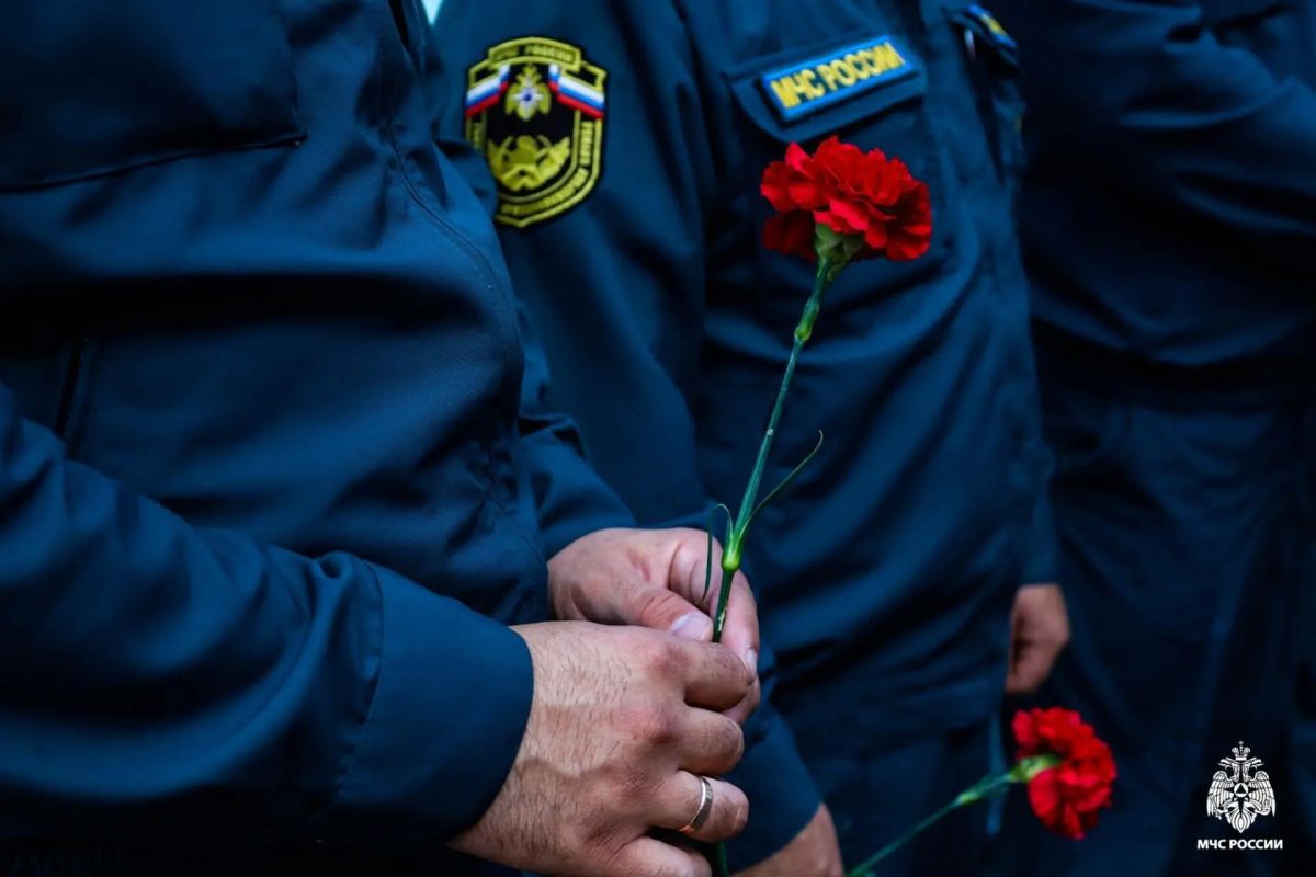 Открытие мемориальной доски, посвящённой погибшему командиру отделения Ильнуру Даирову Открытие мемориальной доски, посвящённой погибшему командиру отделения Ильнуру Даирову