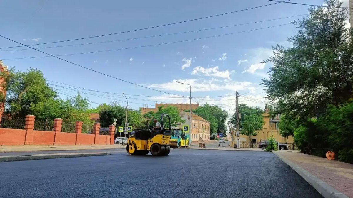 Работы по обновлению городской дорожной сети идут полным ходом Работы по обновлению городской дорожной сети идут полным ходом