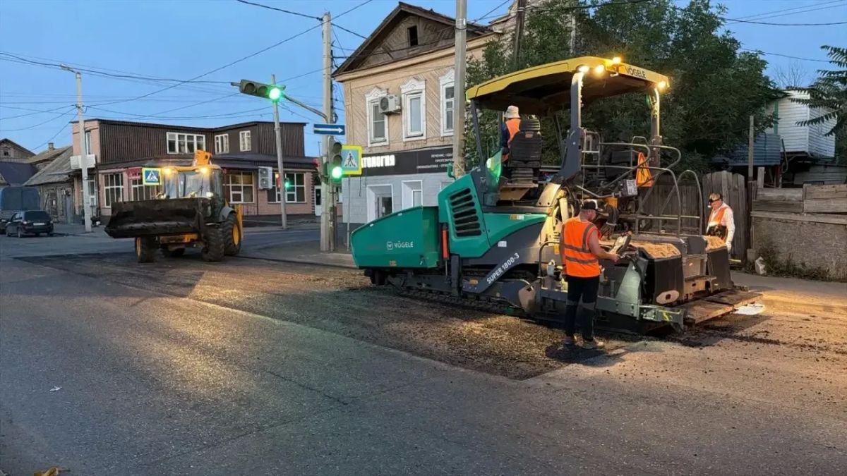 Работы по обновлению городской дорожной сети идут полным ходом Работы по обновлению городской дорожной сети идут полным ходом