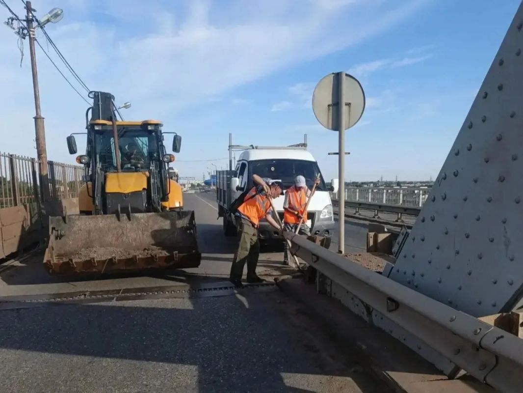 На Старом мосту идут ремонтные работы На Старом мосту идут ремонтные работы