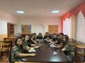 Члены участковой избирательной комиссии №1332 Валентина Лоза и Елена Кузнецова провели в лагере труда и отдыха школьников «Петропавловский» Наримановского района акции «Блиндажная свеча» и «Письмо солдату»