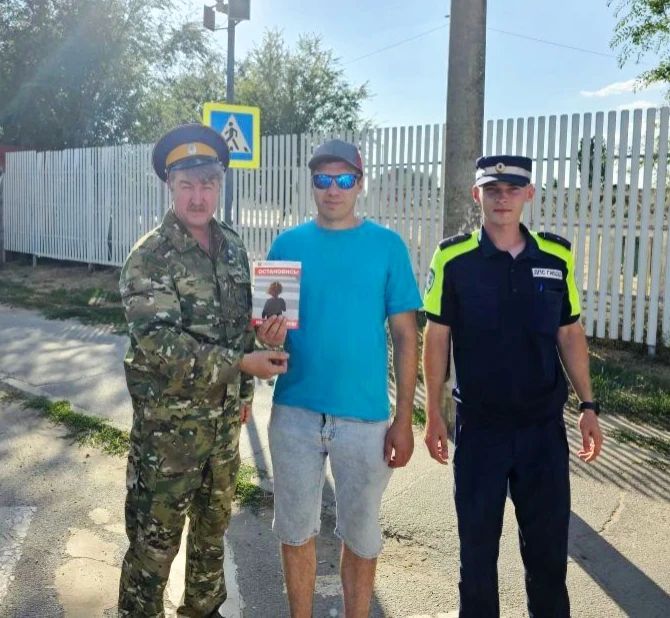 На территории Ахтубинского района автоинспекторы и представители казачества провели акцию «Внимание – пешеход!» На территории Ахтубинского района автоинспекторы и представители казачества провели акцию «Внимание – пешеход!»