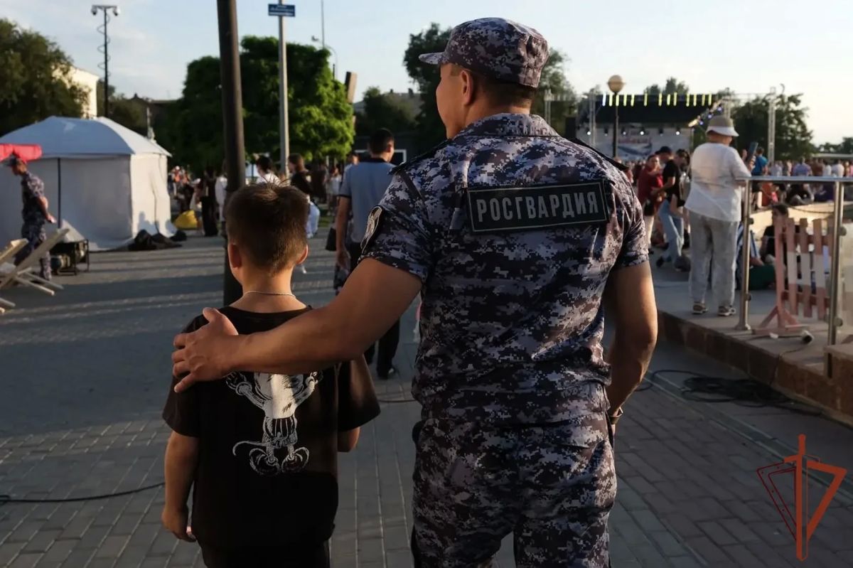 Росгвардеец вернул родным потерявшегося ребенка в Астрахани