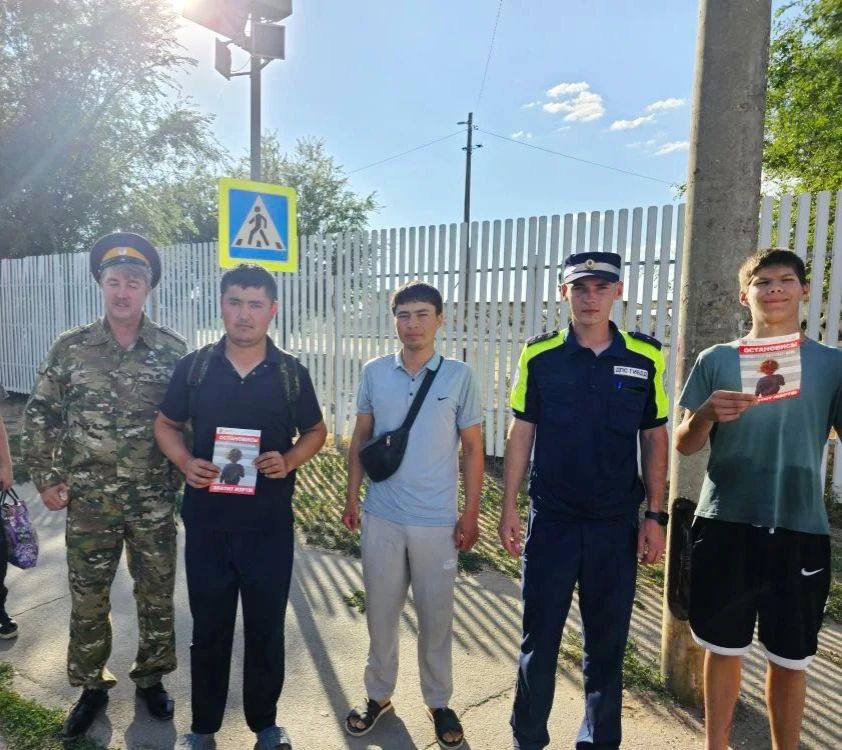 На территории Ахтубинского района автоинспекторы и представители казачества провели акцию «Внимание – пешеход!» На территории Ахтубинского района автоинспекторы и представители казачества провели акцию «Внимание – пешеход!»