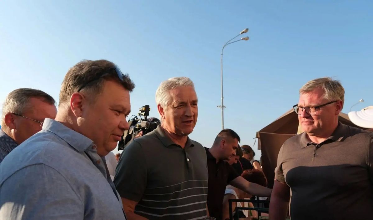 Около трех тысяч астраханцев отметили День рыбака в парке им. XX лет Октября Около трех тысяч астраханцев отметили День рыбака в парке им. XX лет Октября