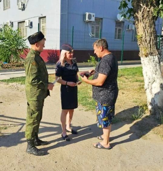 На территории Ахтубинского района автоинспекторы и представители казачества провели акцию «Внимание – пешеход!» На территории Ахтубинского района автоинспекторы и представители казачества провели акцию «Внимание – пешеход!»
