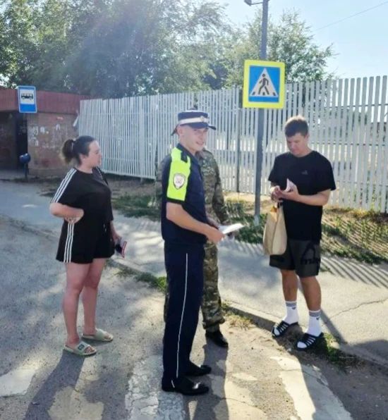 На территории Ахтубинского района автоинспекторы и представители казачества провели акцию «Внимание – пешеход!» На территории Ахтубинского района автоинспекторы и представители казачества провели акцию «Внимание – пешеход!»