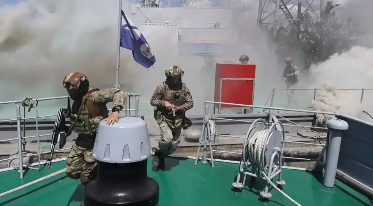 В Астраханской области проведены межведомственные антитеррористические учения «Арсенал» В Астраханской области проведены межведомственные антитеррористические учения «Арсенал»