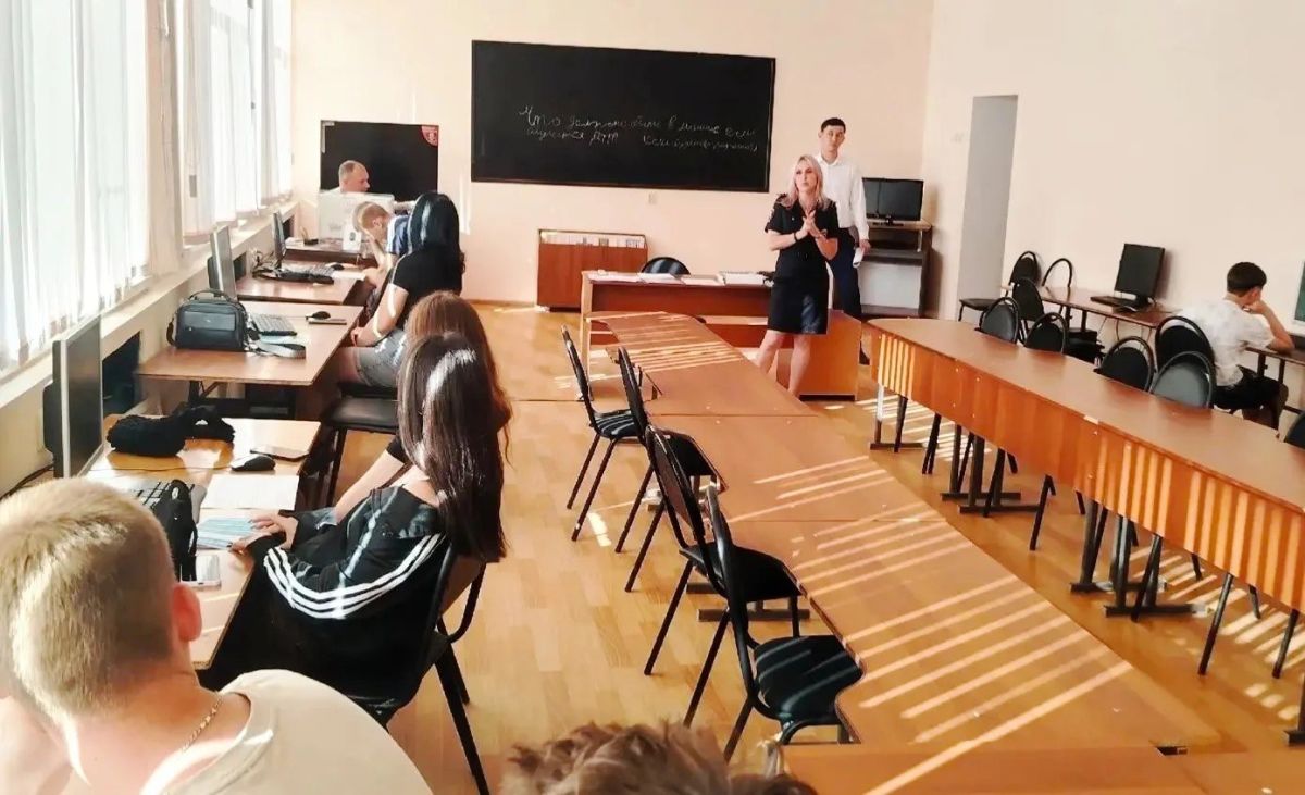 Безопасность на железной дороге и цифровые госуслуги: автоинспекторы Ахтубинского района провели встречу с курсантами ДОСААФ Безопасность на железной дороге и цифровые госуслуги: автоинспекторы Ахтубинского района провели встречу с курсантами ДОСААФ