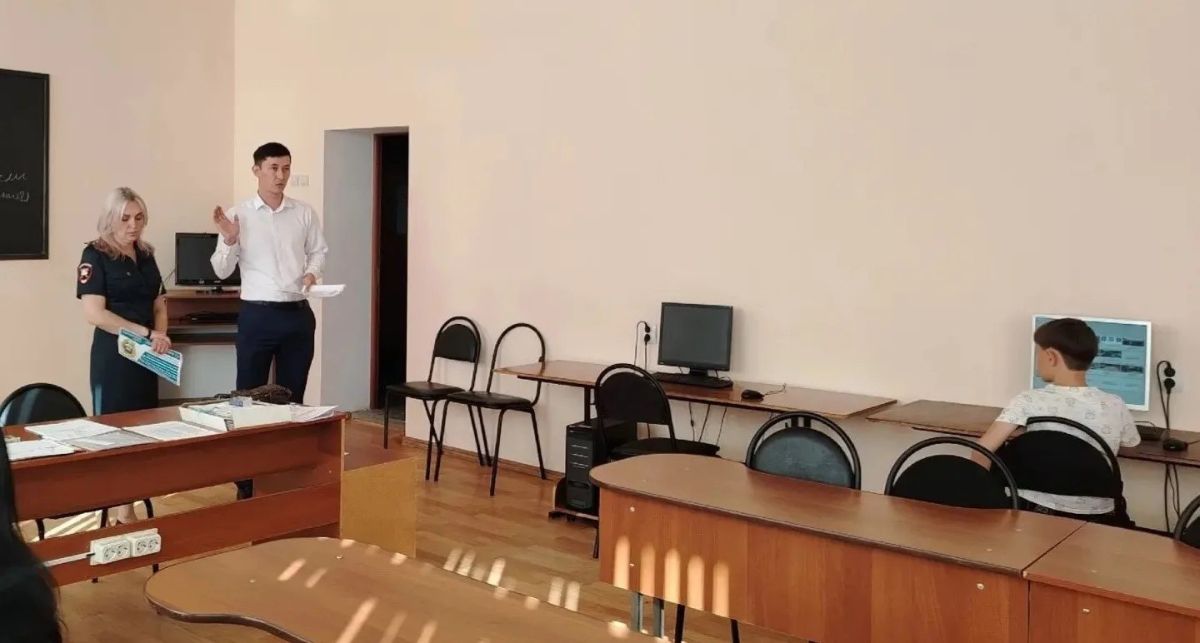 Безопасность на железной дороге и цифровые госуслуги: автоинспекторы Ахтубинского района провели встречу с курсантами ДОСААФ Безопасность на железной дороге и цифровые госуслуги: автоинспекторы Ахтубинского района провели встречу с курсантами ДОСААФ