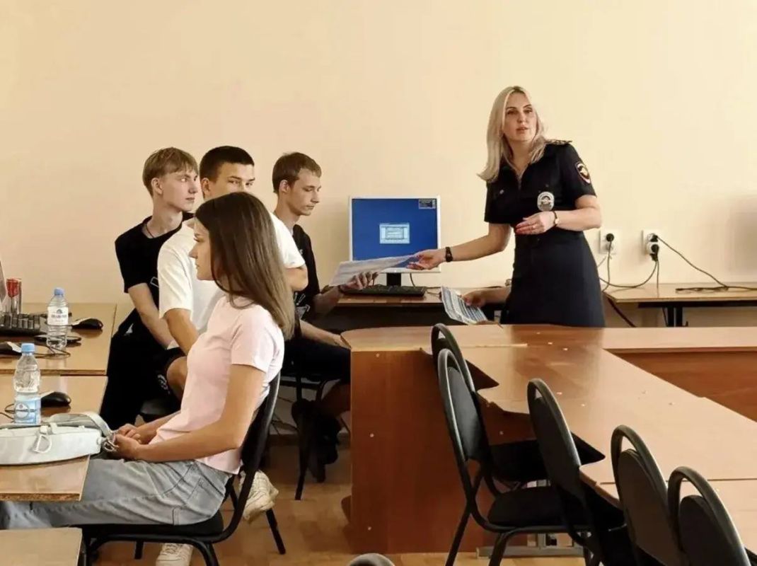 В Ахтубинском районе госавтоинспекторы провели комплексную профилактическую работу с пешеходами и автолюбителями В Ахтубинском районе госавтоинспекторы провели комплексную профилактическую работу с пешеходами и автолюбителями