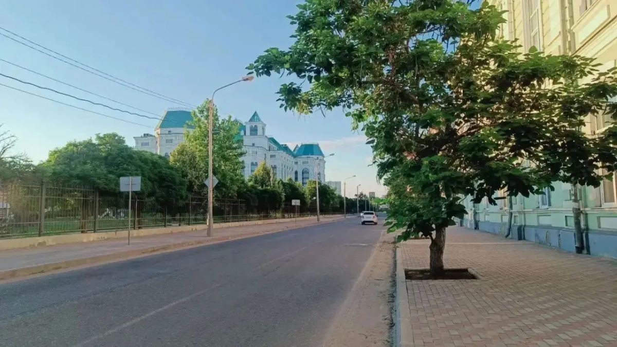 В Астрахани ремонтируют дорогу к самому большому оперному театру в ЮФО В Астрахани ремонтируют дорогу к самому большому оперному театру в ЮФО
