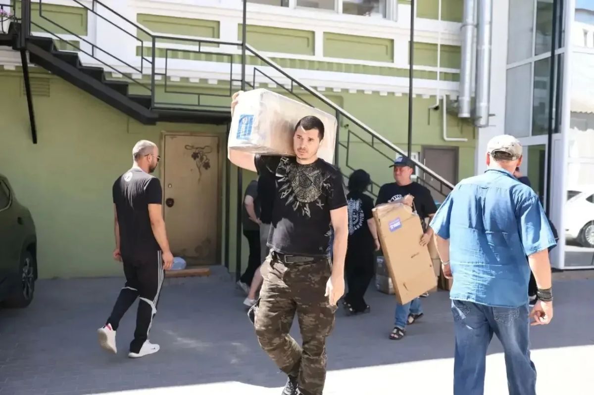 Астраханцы отправили 5 тонн помощи для жителей Кременского округа Астраханцы отправили 5 тонн помощи для жителей Кременского округа