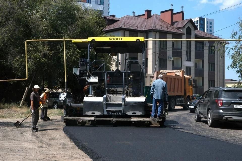 В Астрахани продолжается масштабный ремонт дорог В Астрахани продолжается масштабный ремонт дорог