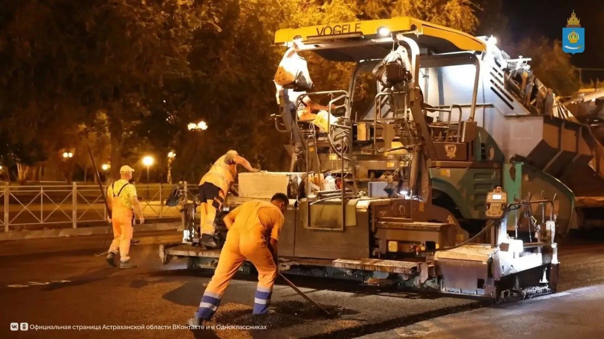 На Набережной Приволжского Затона и улице Адмиралтейской специалисты приступили к укладке верхнего слоя асфальта На Набережной Приволжского Затона и улице Адмиралтейской специалисты приступили к укладке верхнего слоя асфальта