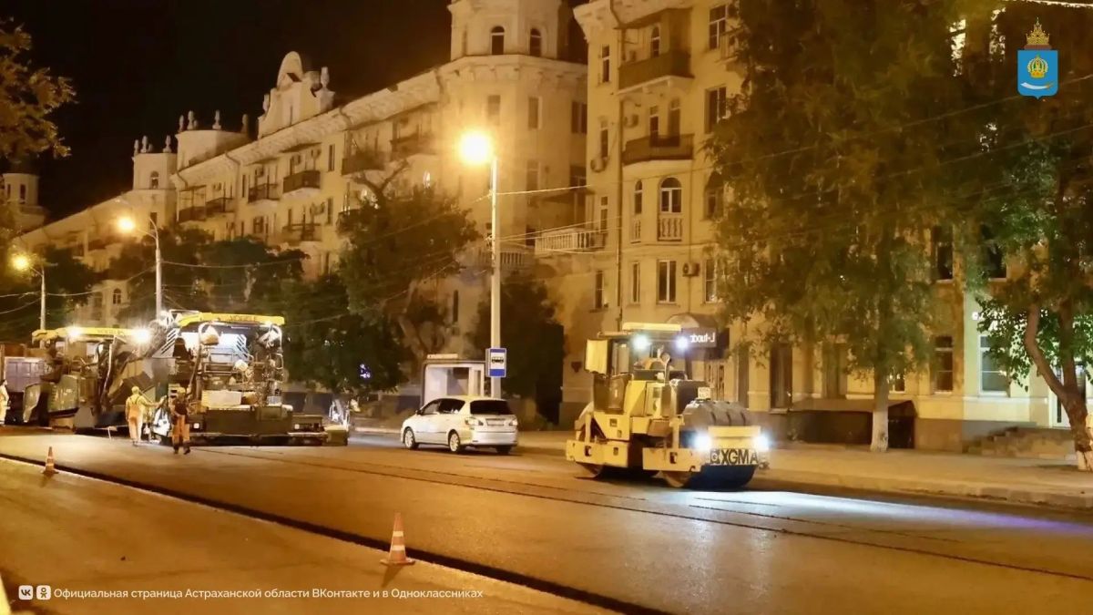 На Набережной Приволжского Затона и улице Адмиралтейской специалисты приступили к укладке верхнего слоя асфальта На Набережной Приволжского Затона и улице Адмиралтейской специалисты приступили к укладке верхнего слоя асфальта