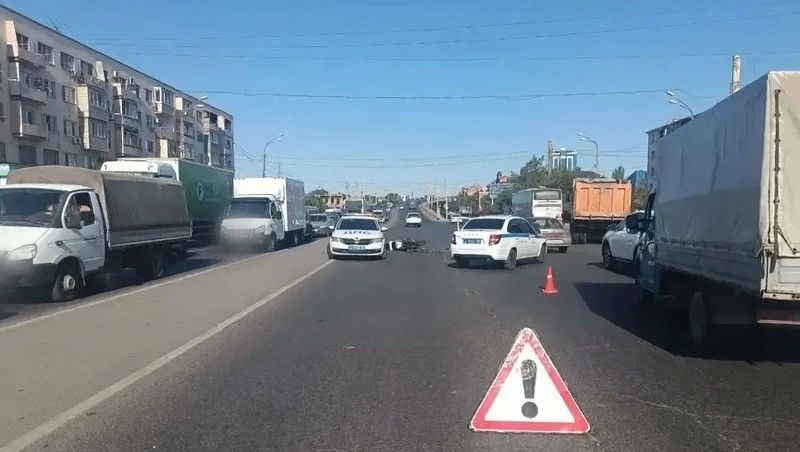 В Астрахани грузовик насмерть сбил мотоциклиста В Астрахани грузовик насмерть сбил мотоциклиста