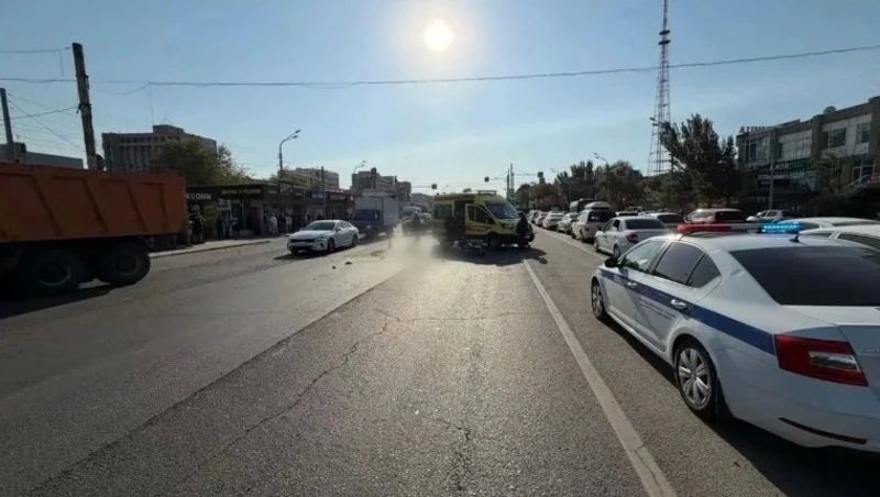 В Астрахани грузовик насмерть сбил мотоциклиста
