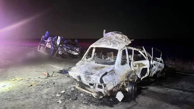 В ДТП с микроавтобусом под Астраханью погибли два человека В ДТП с микроавтобусом под Астраханью погибли два человека
